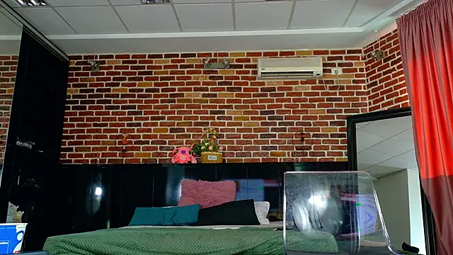 BlueEyesDesire's cam snapshot