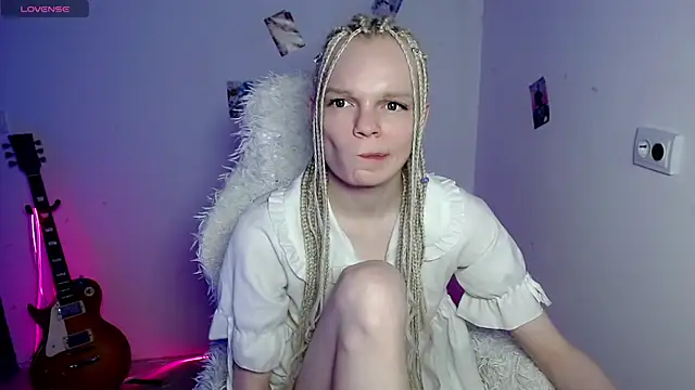 Emily_Nyaffee live sex cam