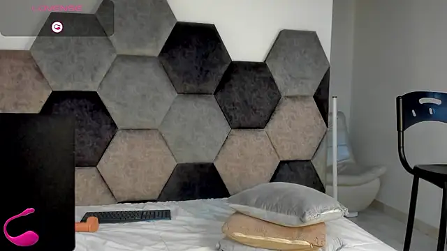 Latrellx7 live sex cam