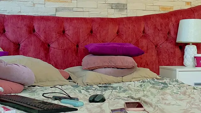 MiaGoldd_'s cam snapshot