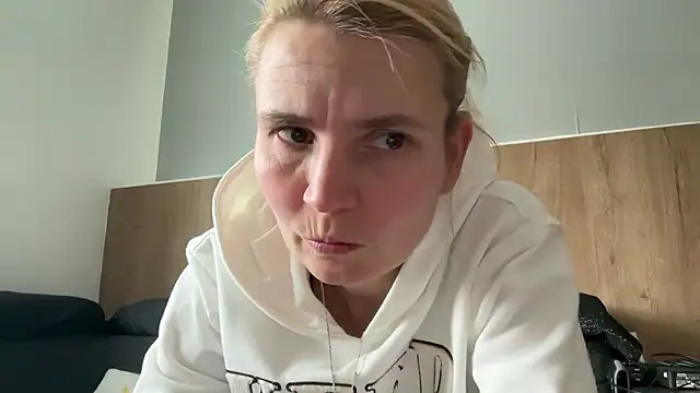 s-te-fan-i's cam snapshot