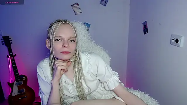 Emily_Nyaffee live sex cam