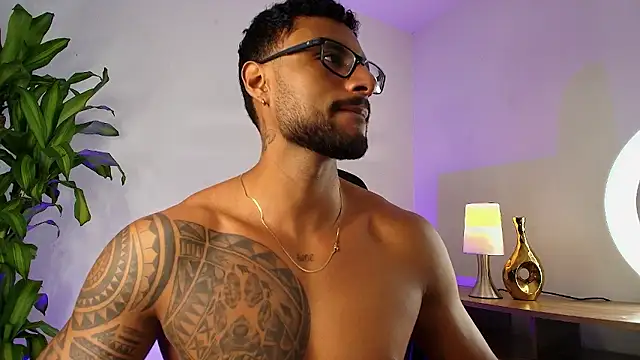 LiamGarcia1 live sex cam