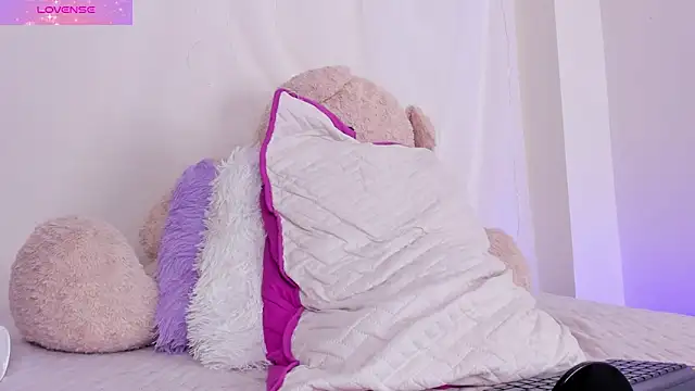 Nyra_lux16 live sex cam