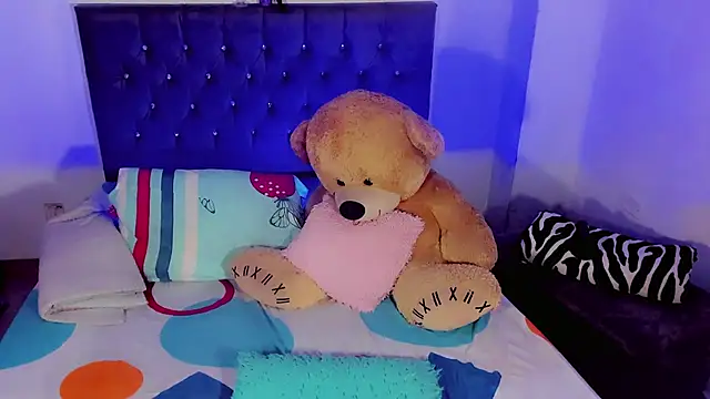 Zakura_hot1 live sex cam