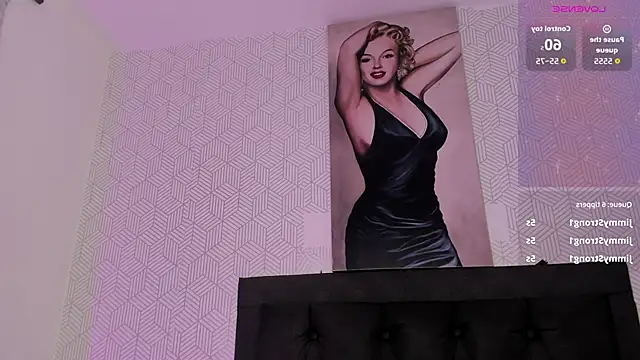 Selena_fox7 live sex cam