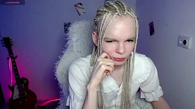 Emily_Nyaffee live sex cam