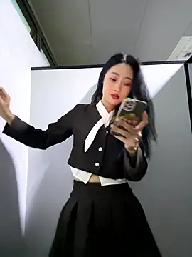 so-linger live sex cam