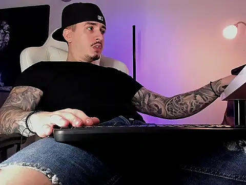 uptomatty live sex cam