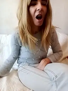 Emma_milf_49's cam snapshot