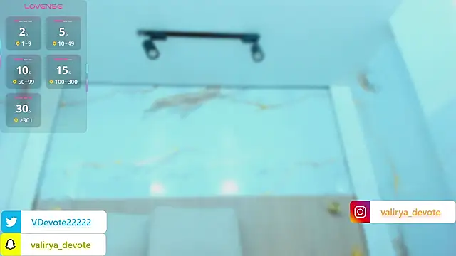 valirya_devote live sex cam