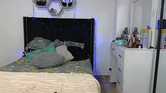 charlotte_077 live sex cam