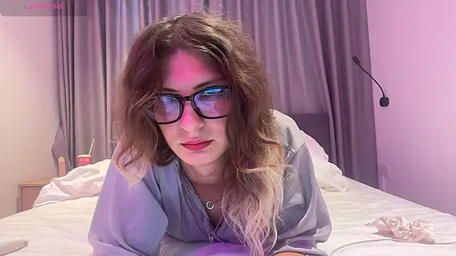 AlicePinkhead live sex cam