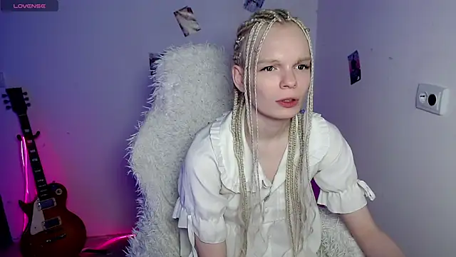 Emily_Nyaffee live sex cam