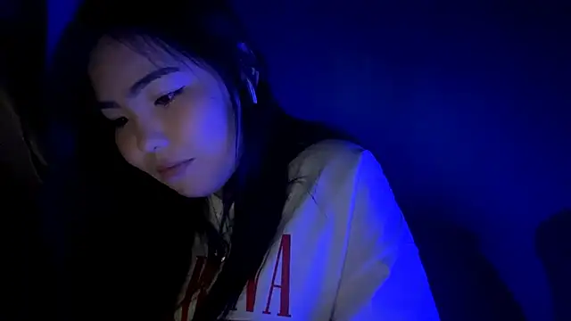 MollyAsian's cam snapshot