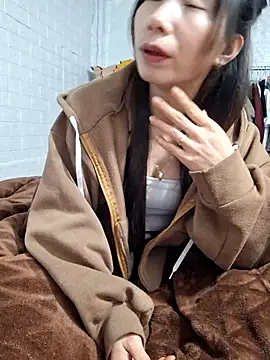 Adela-222's cam snapshot