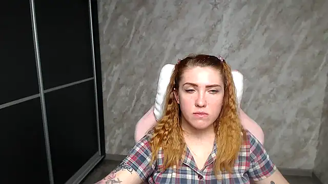 Reginasmilee live sex cam