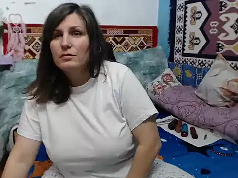 Adelinemilf live sex cam