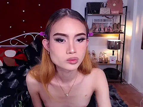 MeatyhorsecockMistress live sex cam