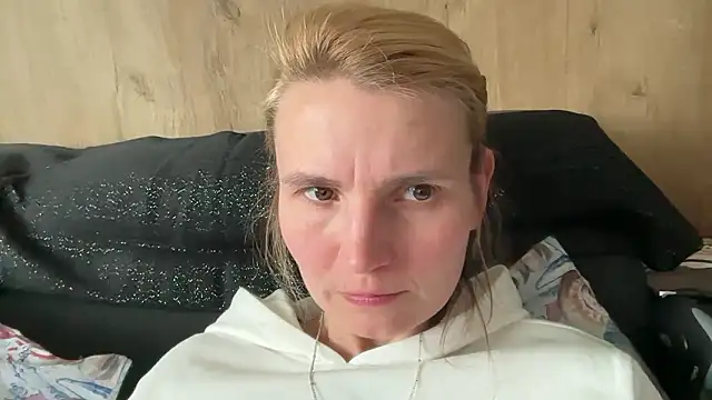 s-te-fan-i's cam snapshot