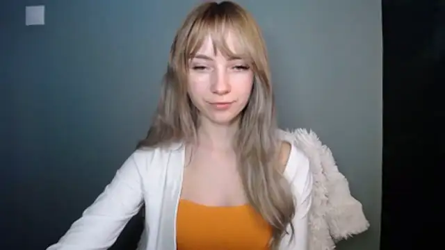 LuciaYoung's cam snapshot