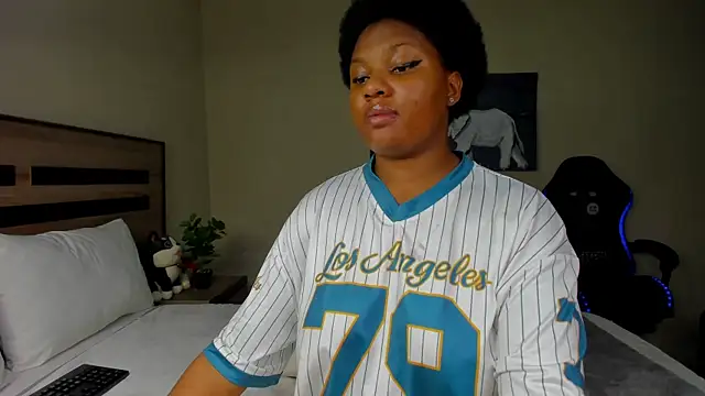 Renee-18 live sex cam