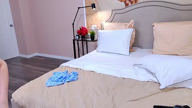 NikkaBush's cam snapshot