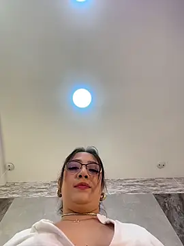 Hannahpradaa_ live sex cam