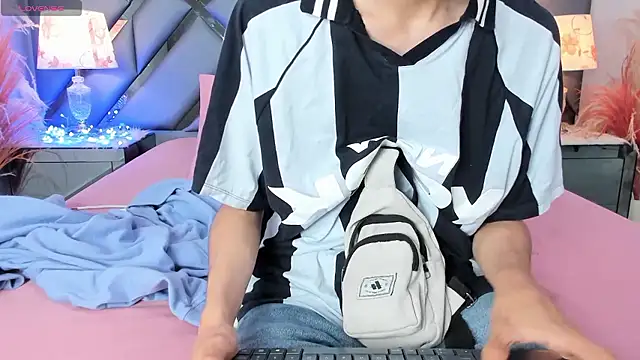 Milan_LewisS live sex cam