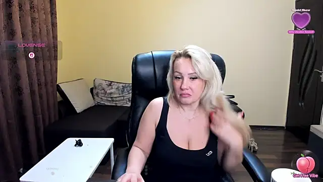 KandyHellenx live sex cam