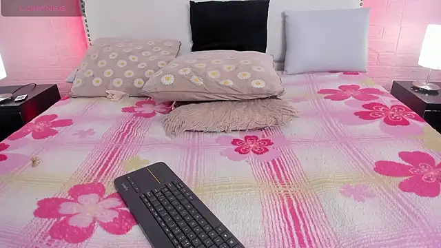 emily_nova_ live sex cam