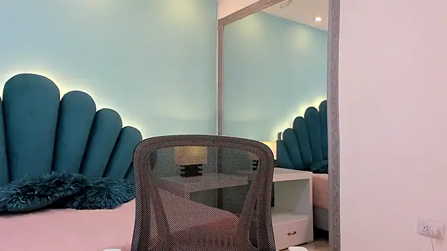 sharlott18 live sex cam