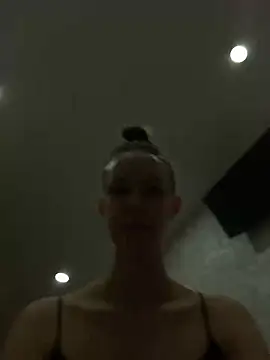 ElliRose live sex cam