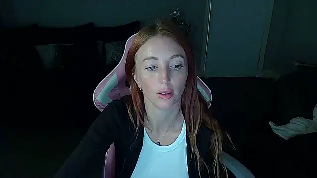 Red_firesquirt live sex cam