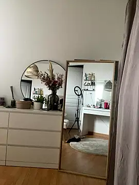 Petite_minette30 live sex cam