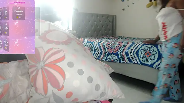 hotbrunettecasandra live sex cam