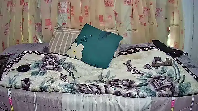 B-Slut's cam snapshot