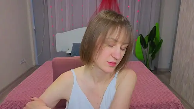 LuluChiiii live sex cam
