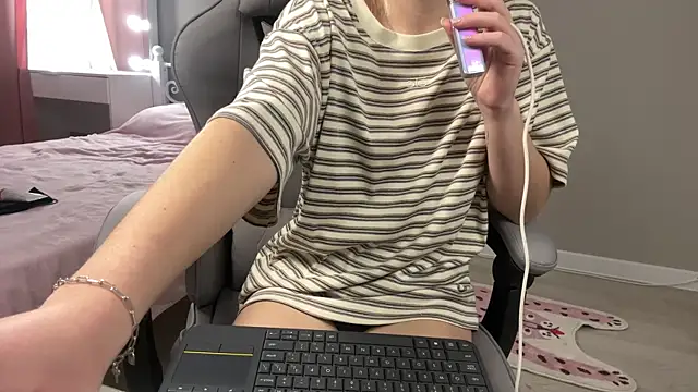 BabyRisha's cam snapshot