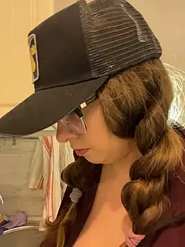 DienkaGreen live sex cam