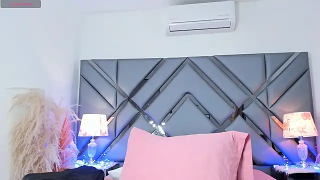 Milan_LewisS live sex cam