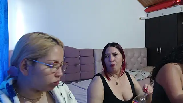 LITTLEKITTY19 live sex cam