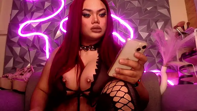 AlwaysHornyMia live sex cam