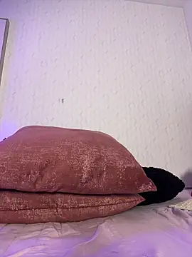 HoneyMollyX live sex cam