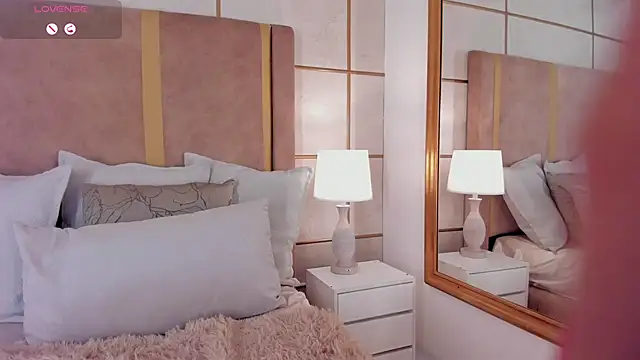 lyrabellini live sex cam