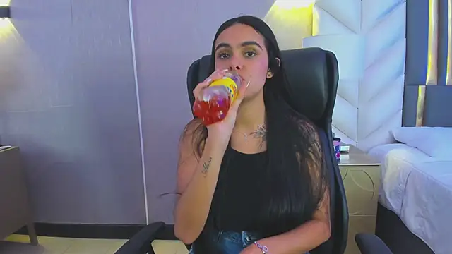 ChloeHarper_ live sex cam