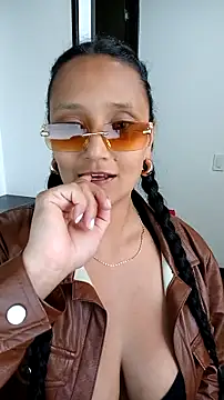 Esmeralda333 live sex cam