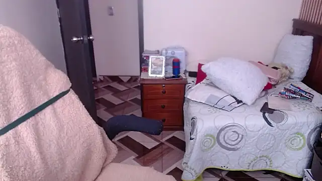 Sonialorens_ live sex cam