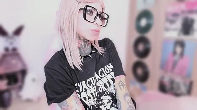 NikkiRamone live sex cam