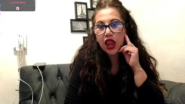 MirandaLatinaLovely's cam snapshot